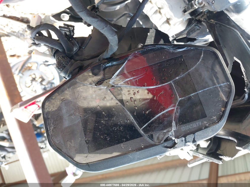 2021 Ducati Panigale VIN ZDMHAATW8MB005693 IAAI salvage auction — SIDE, Salvage Title, sold $1,650 on 2026-10-20 (photo 7)