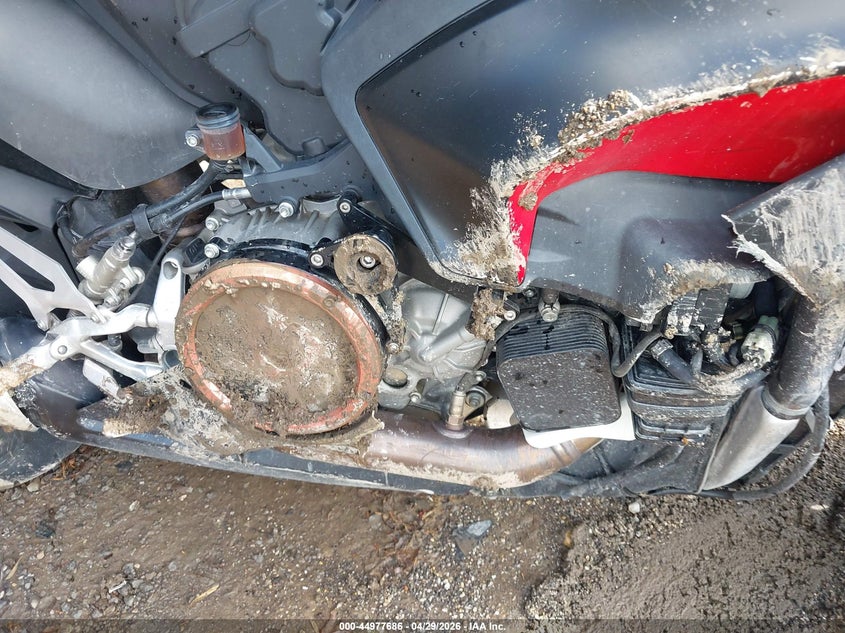 2021 Ducati Panigale VIN ZDMHAATW8MB005693 IAAI salvage auction — SIDE, Salvage Title, sold $1,650 on 2026-10-20 (photo 8)