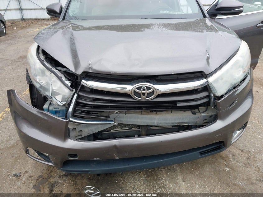2014 Toyota Highlander VIN 5TDDKRFH7ES041386 IAAI salvage auction — FRONT END, Clear (Michigan), sold $8,000 on 2026-07-06 (photo 6)