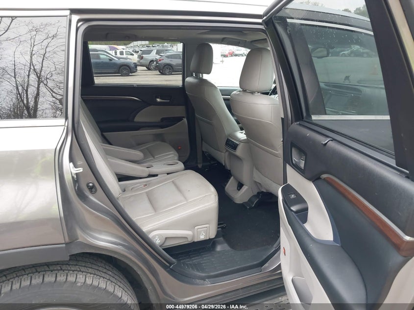 2014 Toyota Highlander VIN 5TDDKRFH7ES041386 IAAI salvage auction — FRONT END, Clear (Michigan), sold $8,000 on 2026-07-06 (photo 8)