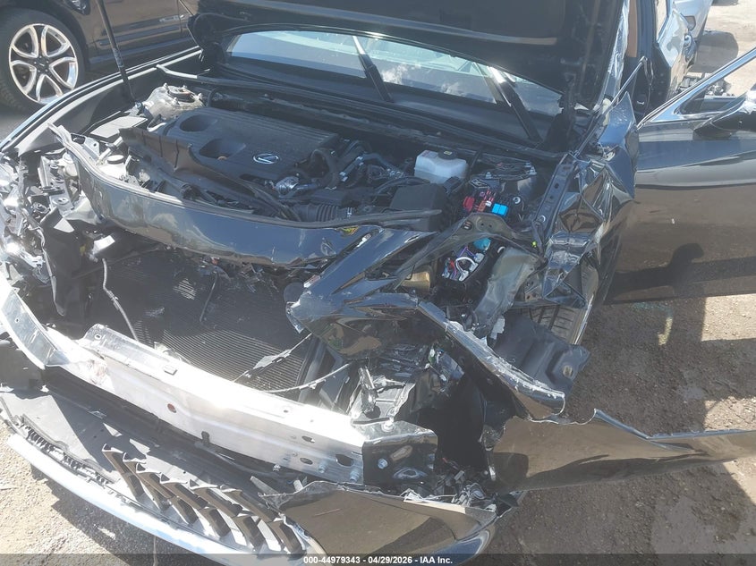2025 Lexus ES VIN 58AFA1C12SU060928 IAAI salvage auction — FRONT & REAR, Salvage (Iowa), sold $7,200 on 2026-07-29 (photo 6)