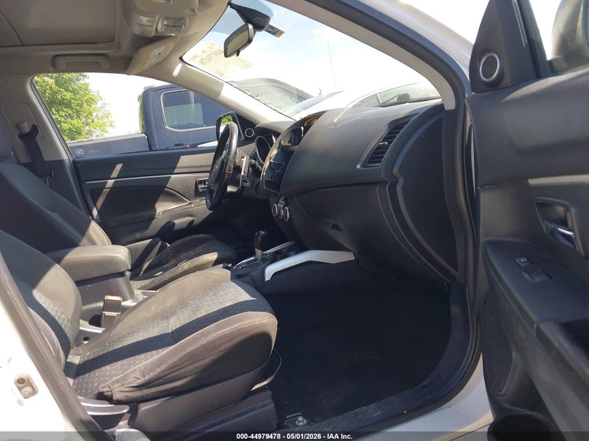 2011 Mitsubishi Outlander VIN JA4AP4AU7BZ013717 IAAI salvage auction — UNKNOWN, Salvage (Kentucky), sold $350 on 2026-07-11 (photo 5)