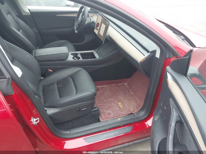 2022 Tesla Model y VIN 7SAYGDEEXNA018797 IAAI salvage auction — RIGHT FRONT, Salvage Title, sold $10,700 on 2026-07-16 (photo 5)