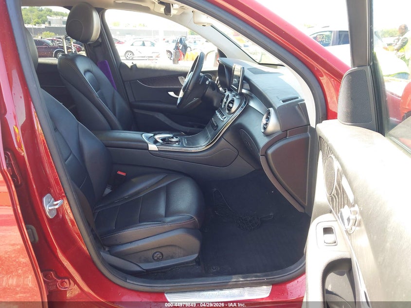 2016 Mercedes-benz Glc VIN WDC0G4KBXGF044803 IAAI salvage auction — SIDE, Salvage Title, sold $6,000 on 2026-08-01 (photo 5)