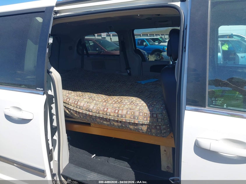 2013 Chrysler Town & country VIN 2C4RC1CG9DR707767 IAAI salvage auction — NORMAL WEAR, Clear (Idaho), sold $275 on 2026-07-12 (photo 8)