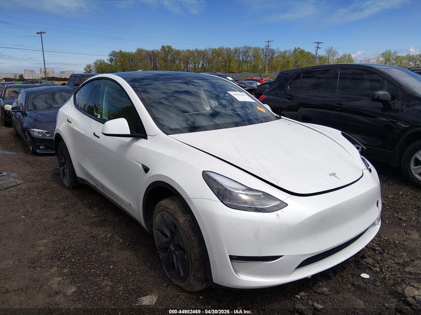 2024 Tesla Model y VIN 7SAYGDEEXRF200198 IAAI salvage auction — LEFT SIDE, Salvage (Ohio), sold $8,800 on 2026-07-30 (photo 1)