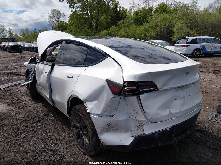 2024 Tesla Model y VIN 7SAYGDEEXRF200198 IAAI salvage auction — LEFT SIDE, Salvage (Ohio), sold $8,800 on 2026-07-30 (photo 3)