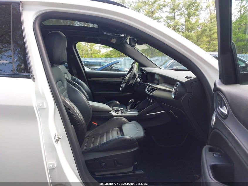2019 Alfa romeo Stelvio VIN ZASPAKBN3K7C65738 IAAI salvage auction — LEFT SIDE, Salvage (New Jersey), sold $8,075 on 2026-07-15 (photo 5)