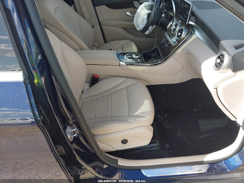 2019 Mercedes-benz Glc VIN WDC0G4KBXKV125718 IAAI salvage auction — LEFT FRONT, Salvage (Iowa), sold $4,875 on 2026-07-29 (photo 5)
