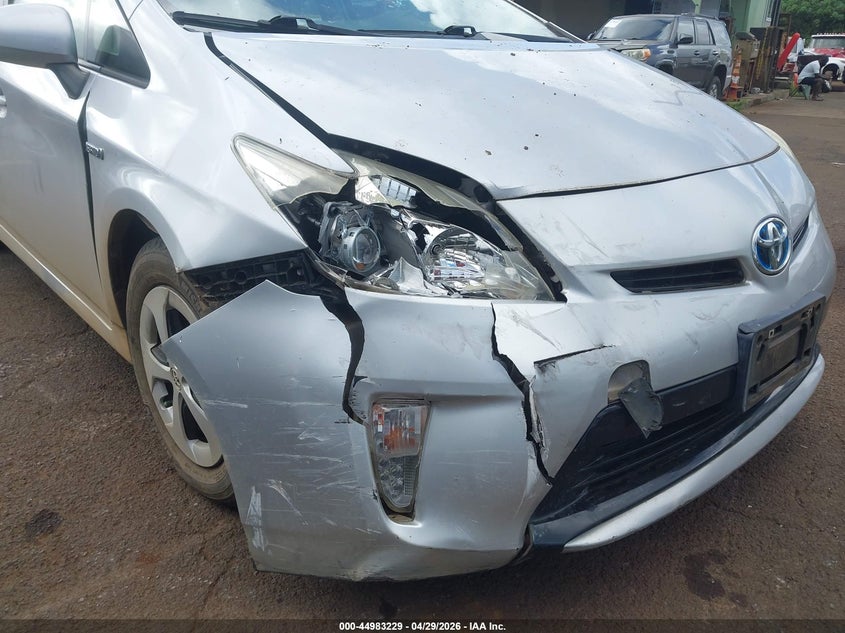 2014 Toyota Prius VIN JTDKN3DU2E1781825 IAAI salvage auction — RIGHT FRONT, Salvage (Hawaii), sold $175 on 2026-07-14 (photo 6)