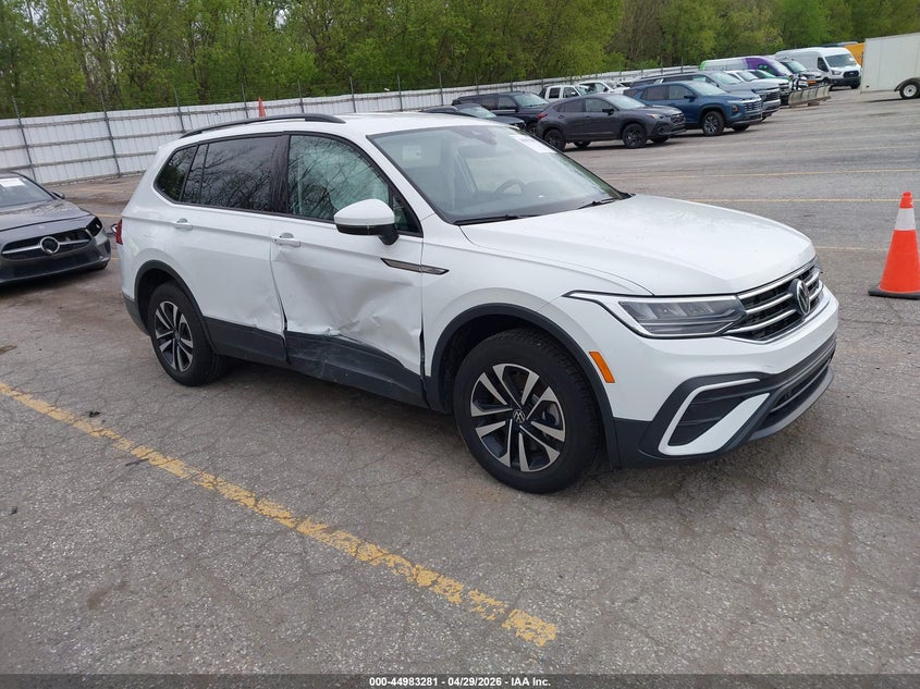 2024 Volkswagen Tiguan VIN 3VVFB7AX3RM031327 IAAI salvage auction — RIGHT SIDE, Clear (Michigan), sold $9,150 on 2026-07-30 (photo 1)