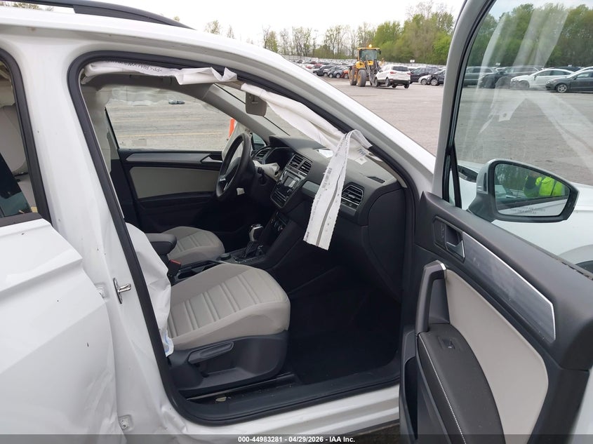2024 Volkswagen Tiguan VIN 3VVFB7AX3RM031327 IAAI salvage auction — RIGHT SIDE, Clear (Michigan), sold $9,150 on 2026-07-30 (photo 5)
