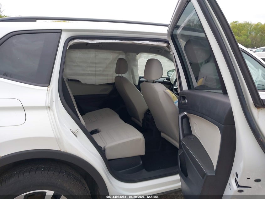 2024 Volkswagen Tiguan VIN 3VVFB7AX3RM031327 IAAI salvage auction — RIGHT SIDE, Salvage Title, sold $7,400 on 2026-07-27 (photo 8)