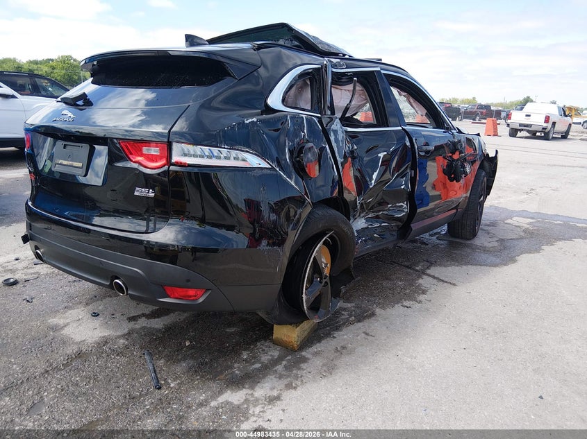 2017 Jaguar F-pace VIN SADCK2BV9HA092506 IAAI salvage auction — ROLLOVER, Salvage Title, sold $1,850 on 2026-07-14 (photo 4)