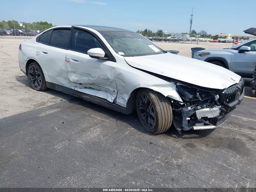 2026 BMW 5er VIN WBA43FJ00TCW66205 IAAI salvage auction — RIGHT SIDE, Rebuildable (Florida), sold $29,700 on 2026-07-06 (photo 1)