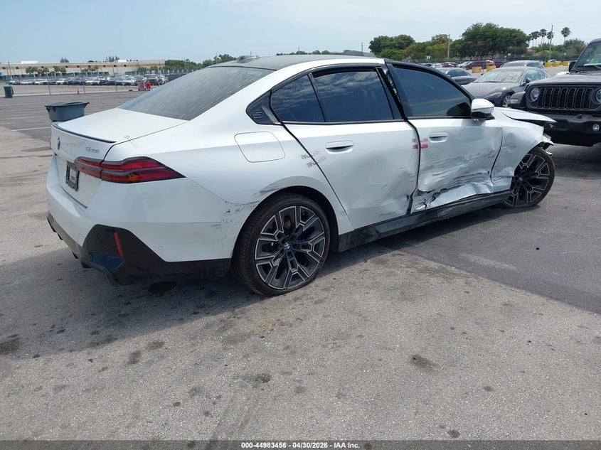 2026 BMW 5er VIN WBA43FJ00TCW66205 IAAI salvage auction — RIGHT SIDE, Rebuildable (Florida), sold $29,700 on 2026-07-06 (photo 4)
