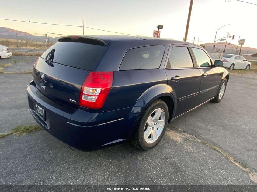 2005 Dodge Magnum VIN 2D4FV48V05H581735 IAAI salvage auction — NORMAL WEAR, Clear - Dealer Only (California), sold $350 on 2026-07-09 (photo 4)