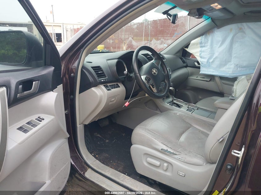 2012 Toyota Highlander VIN 5TDZK3EH8CS084488 IAAI salvage auction — RIGHT SIDE, Salvage Title, sold $2,550 on 2026-07-25 (photo 5)