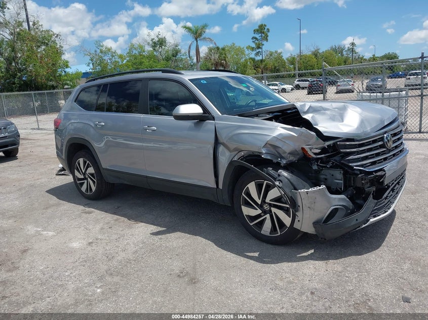 2024 Volkswagen Atlas VIN 1V2JR2CA0RC578796 IAAI salvage auction — RIGHT FRONT, Salvage Title, sold $8,350 on 2026-07-20 (photo 1)