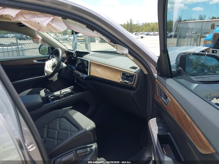 2024 Volkswagen Atlas VIN 1V2JR2CA0RC578796 IAAI salvage auction — RIGHT FRONT, Salvage Title, sold $8,350 on 2026-07-20 (photo 5)