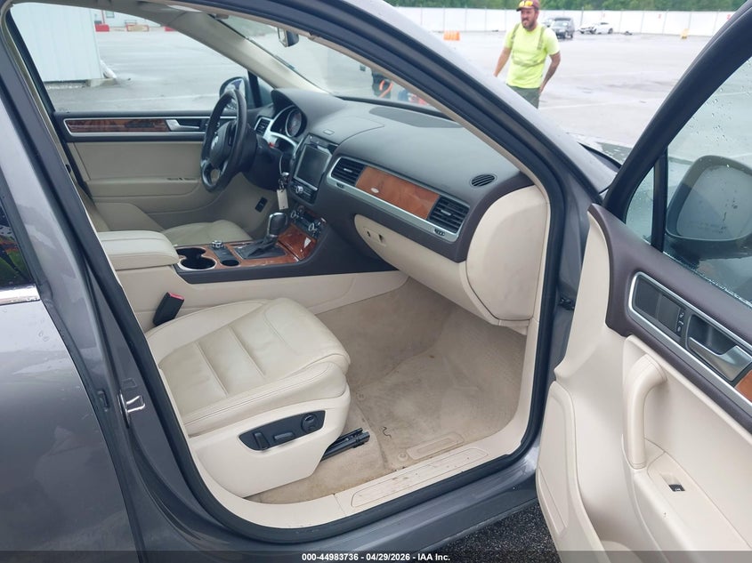 2012 Volkswagen Touareg VIN WVGFK9BP8CD002378 IAAI salvage auction — FRONT END, Clear (Indiana), sold $975 on 2026-07-23 (photo 5)