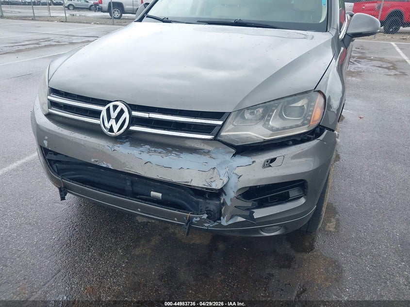 2012 Volkswagen Touareg VIN WVGFK9BP8CD002378 IAAI salvage auction — FRONT END, Clear (Indiana), sold $975 on 2026-07-23 (photo 6)