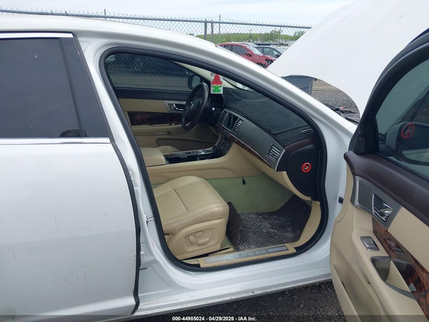 2011 Jaguar Xf VIN SAJWA0GB3BLR85671 IAAI salvage auction — NORMAL WEAR, Salvage (Texas), sold $550 on 2026-07-29 (photo 5)