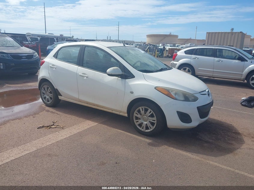 2014 Mazda 2 VIN JM1DE1KY3E0181601 IAAI salvage auction — NORMAL WEAR, Clear (Hawaii), sold $100 on 2026-09-22 (photo 1)