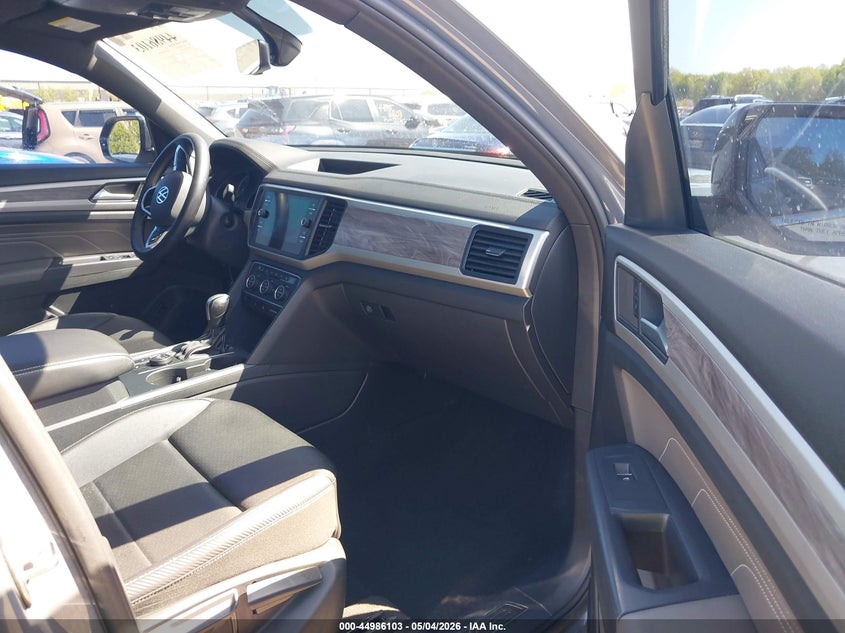 2021 Volkswagen Atlas cross sport VIN 1V2KE2CA1MC229316 IAAI salvage auction — HAIL, Salvage (Ohio), sold $7,800 on 2026-09-01 (photo 5)