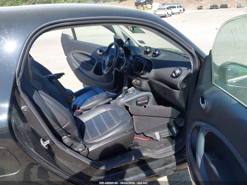 2017 Smart Fortwo VIN WMEFJ5DA0HK172618 IAAI salvage auction — FRONT & REAR, Salvage (Massachusetts), sold $4,550 on 2026-07-17 (photo 5)