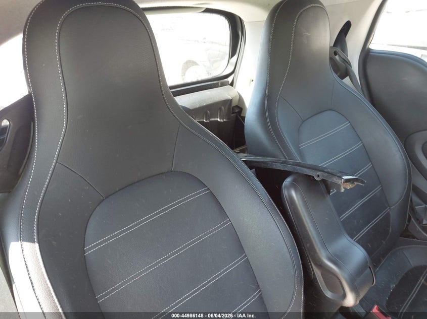 2017 Smart Fortwo VIN WMEFJ5DA0HK172618 IAAI salvage auction — FRONT & REAR, Salvage (Massachusetts), sold $4,550 on 2026-07-17 (photo 8)