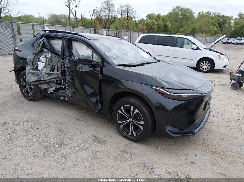 2025 Toyota Bz4x VIN JTMAAAAA7SA072020 — IAAI salvage auction photo