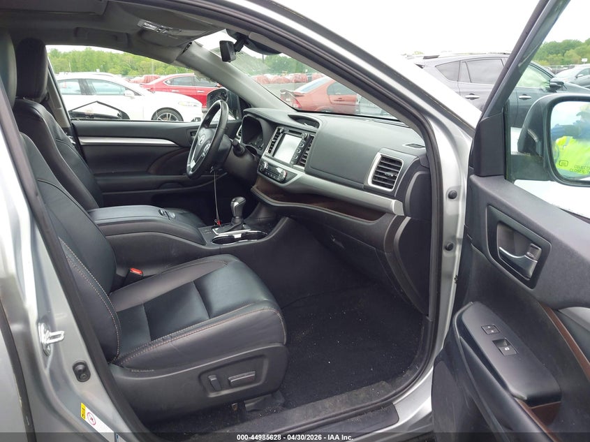 2019 Toyota Highlander VIN 5TDJZRFHXKS585651 IAAI salvage auction — LEFT SIDE, Salvage - Greater Than 75% (Maryland), sold $7,800 on 2026-07-06 (photo 5)