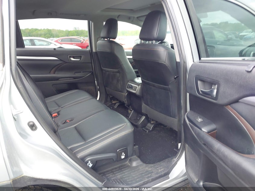 2019 Toyota Highlander VIN 5TDJZRFHXKS585651 IAAI salvage auction — LEFT SIDE, Salvage - Greater Than 75% (Maryland), sold $7,800 on 2026-07-06 (photo 8)