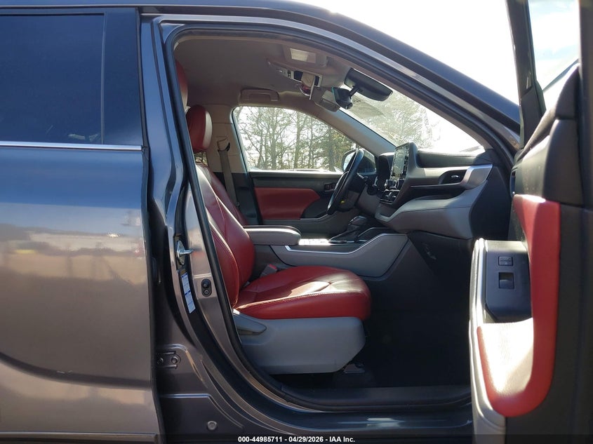 2021 Toyota Highlander VIN 5TDBZRBH1MS083950 IAAI salvage auction — FRONT END, Mv-907A (New York), sold $10,200 on 2026-07-21 (photo 5)