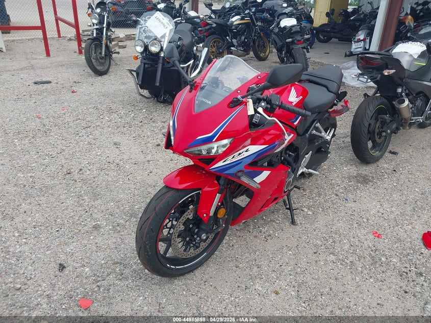 2026 Honda Cbr VIN MLHRH1558T5201899 IAAI salvage auction — REAR END, Salvage Title, sold $2,700 on 2026-07-07 (photo 2)
