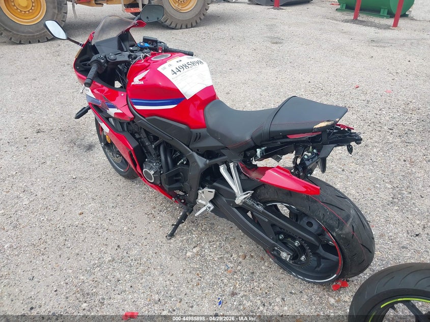 2026 Honda Cbr VIN MLHRH1558T5201899 IAAI salvage auction — REAR END, Salvage Title, sold $2,700 on 2026-07-07 (photo 3)