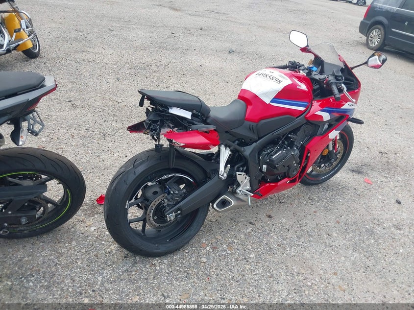 2026 Honda Cbr VIN MLHRH1558T5201899 IAAI salvage auction — REAR END, Salvage Title, sold $2,700 on 2026-07-07 (photo 4)