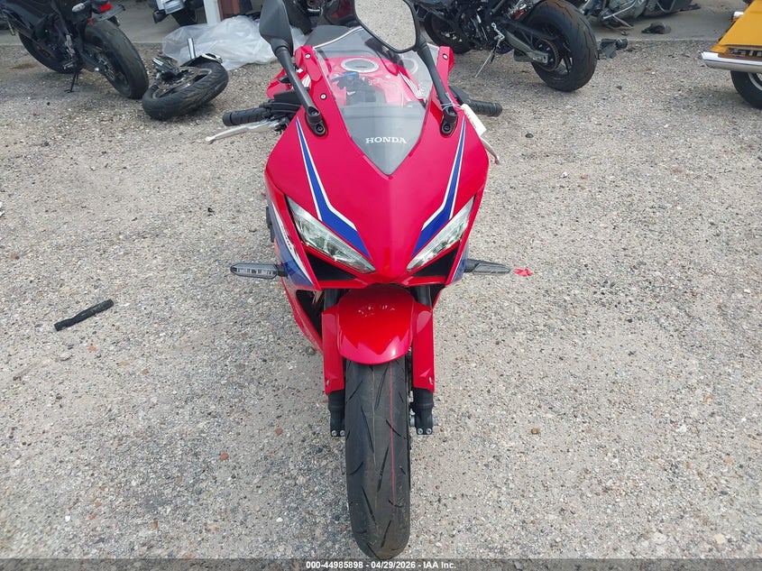 2026 Honda Cbr VIN MLHRH1558T5201899 IAAI salvage auction — REAR END, Salvage Title, sold $2,700 on 2026-07-07 (photo 5)