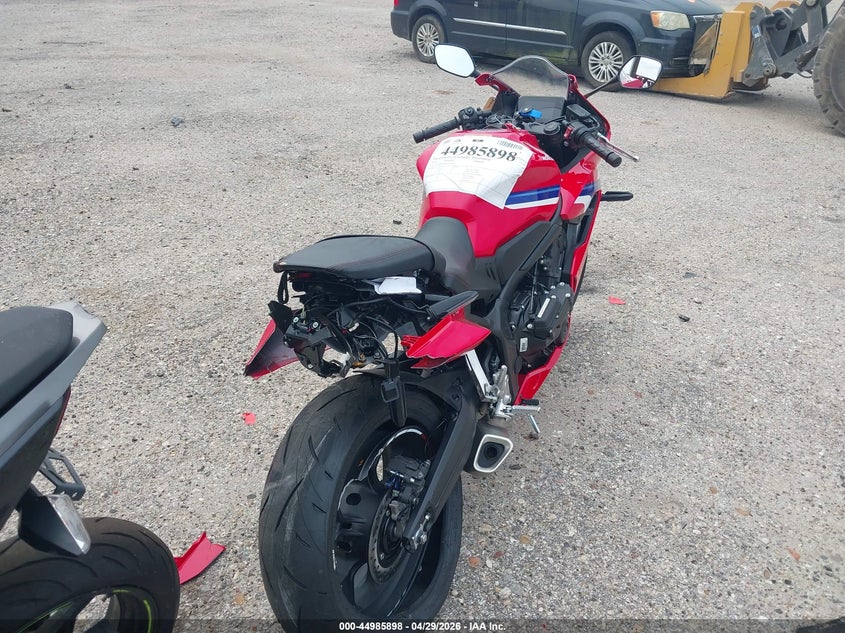 2026 Honda Cbr VIN MLHRH1558T5201899 IAAI salvage auction — REAR END, Salvage Title, sold $2,700 on 2026-07-07 (photo 6)