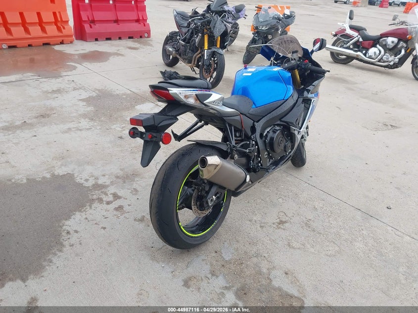 2022 Suzuki Gsx VIN JS1GR7MA9N7101112 IAAI salvage auction — SIDE, Original (Texas), sold $4,750 on 2026-07-07 (photo 4)