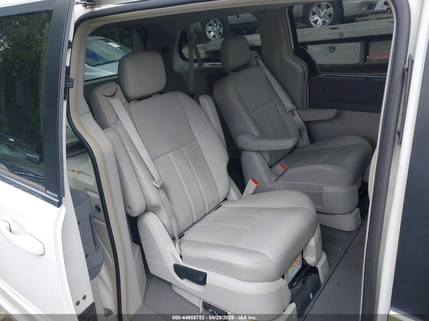 2008 Chrysler Town & country VIN 2A8HR54P58R752980 IAAI salvage auction — NORMAL WEAR, Clear (Indiana), sold $450 on 2026-07-11 (photo 8)