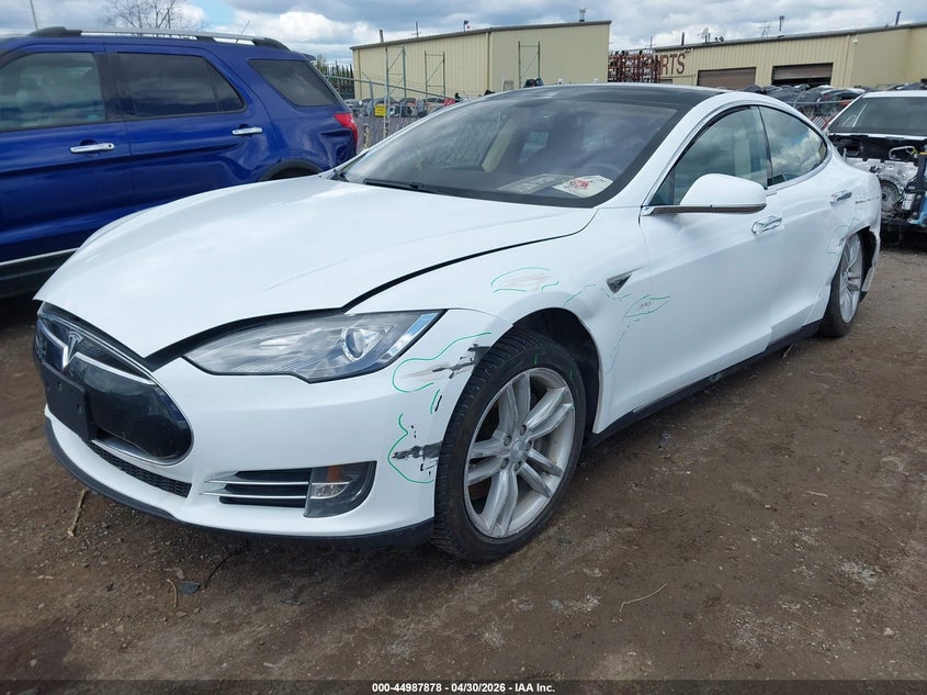 2014 Tesla Model s VIN 5YJSA1H15EFP49393 IAAI salvage auction — LEFT SIDE, Clear (Michigan), sold $2,025 on 2026-07-16 (photo 2)