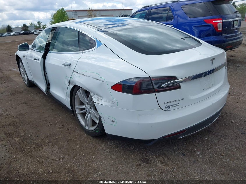 2014 Tesla Model s VIN 5YJSA1H15EFP49393 IAAI salvage auction — LEFT SIDE, Clear (Michigan), sold $2,025 on 2026-07-16 (photo 3)