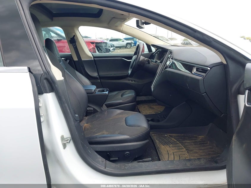 2014 Tesla Model s VIN 5YJSA1H15EFP49393 IAAI salvage auction — LEFT SIDE, Clear (Michigan), sold $2,025 on 2026-07-16 (photo 5)