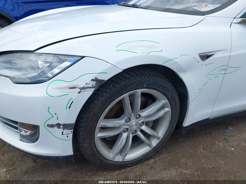 2014 Tesla Model s VIN 5YJSA1H15EFP49393 IAAI salvage auction — LEFT SIDE, Clear (Michigan), sold $2,025 on 2026-07-16 (photo 6)
