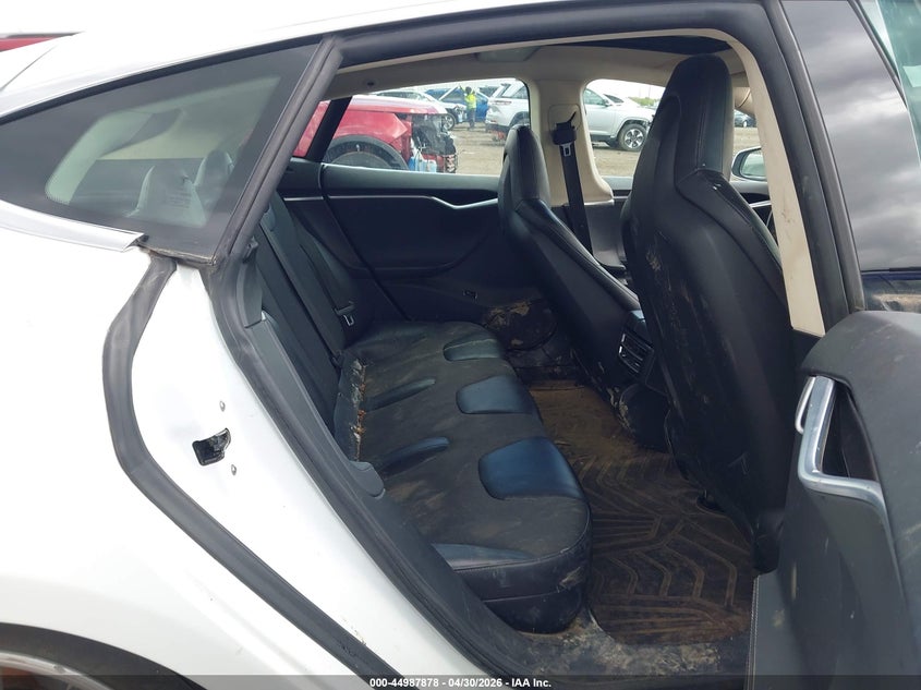 2014 Tesla Model s VIN 5YJSA1H15EFP49393 IAAI salvage auction — LEFT SIDE, Clear (Michigan), sold $2,025 on 2026-07-16 (photo 8)