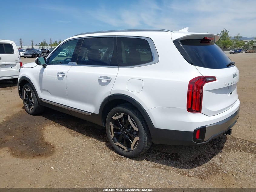 2024 Kia Telluride VIN 5XYP64GC8RG562997 IAAI salvage auction — RIGHT SIDE, Salvage (California), sold $6,975 on 2026-07-29 (photo 3)