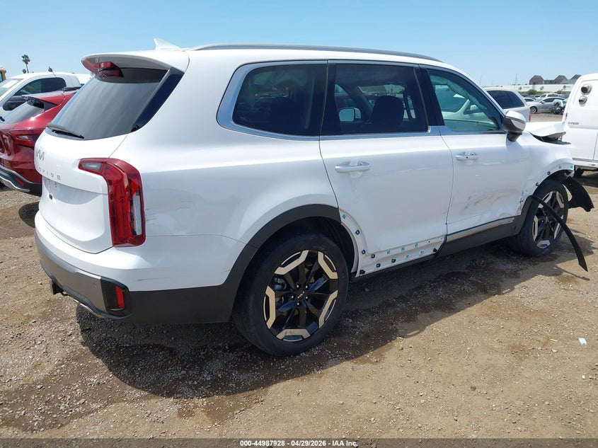 2024 Kia Telluride VIN 5XYP64GC8RG562997 IAAI salvage auction — RIGHT SIDE, Salvage (California), sold $6,975 on 2026-07-29 (photo 4)