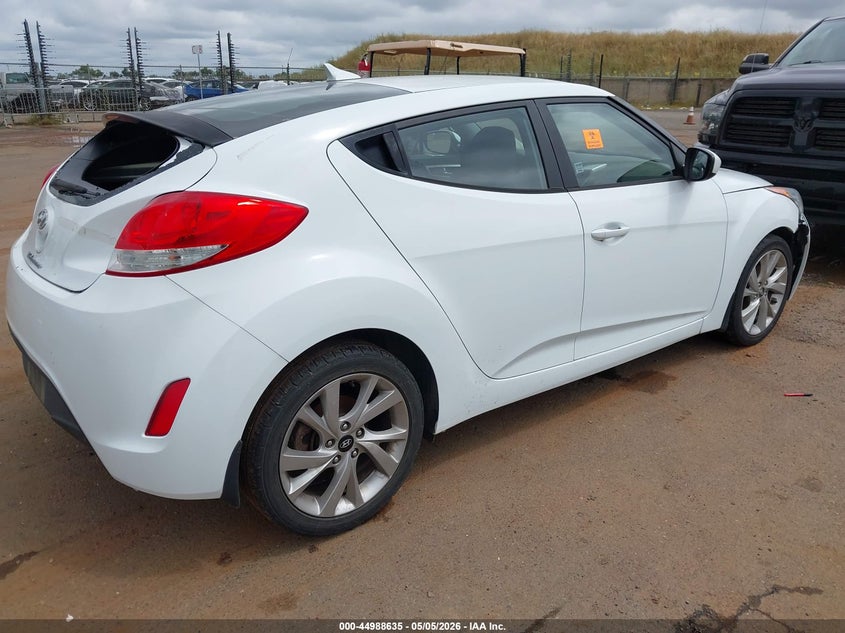 2016 Hyundai Veloster VIN KMHTC6AD6GU256652 IAAI salvage auction — NORMAL WEAR, Clear - Dealer Only (California), sold $575 on 2026-07-08 (photo 4)